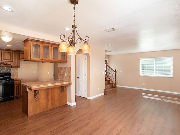 2nd image of 1927 Carmenita Ct