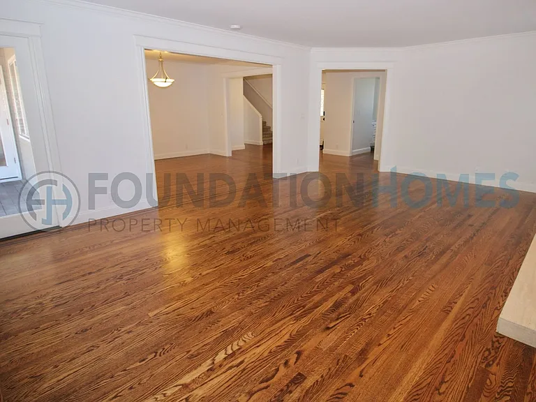 742 McClay Rd — Photo 4