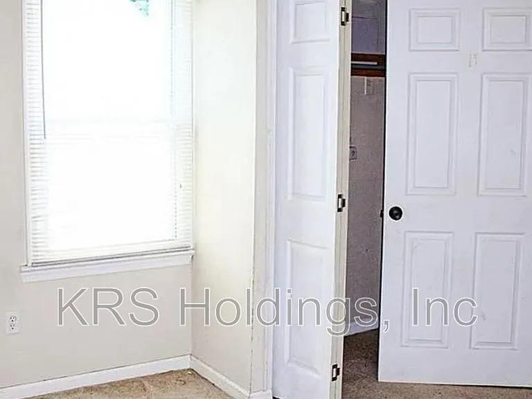 1130 Commerce Ave — Photo 4