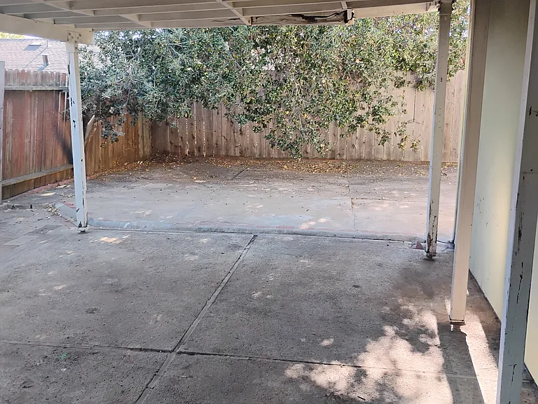 411 Amber Ave — Photo 41