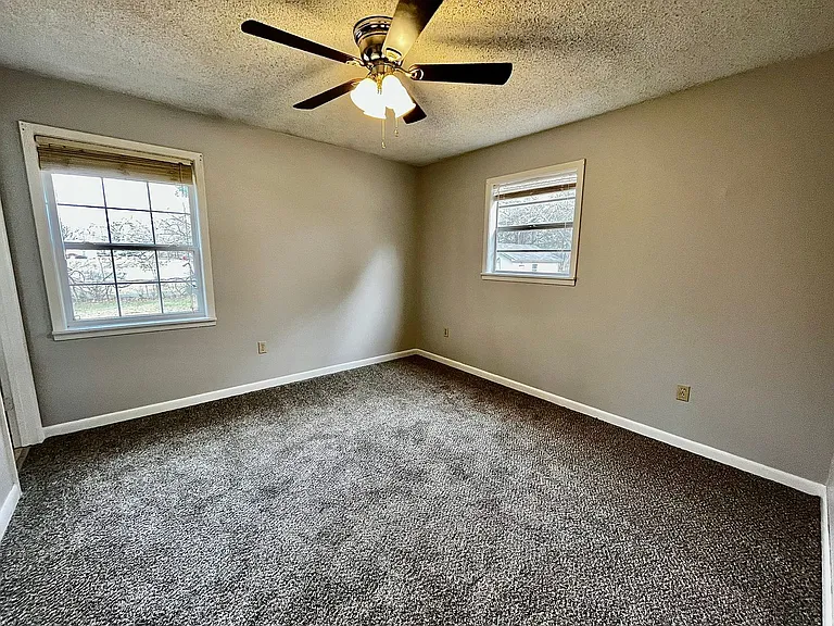 120 Western Hills Dr — Photo 8