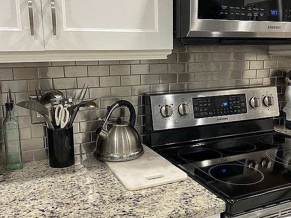 5th image of 1797 Villa Dr