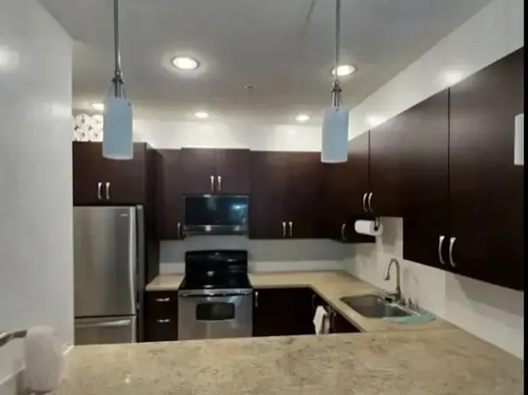 10237 133rd St, Surrey, BC