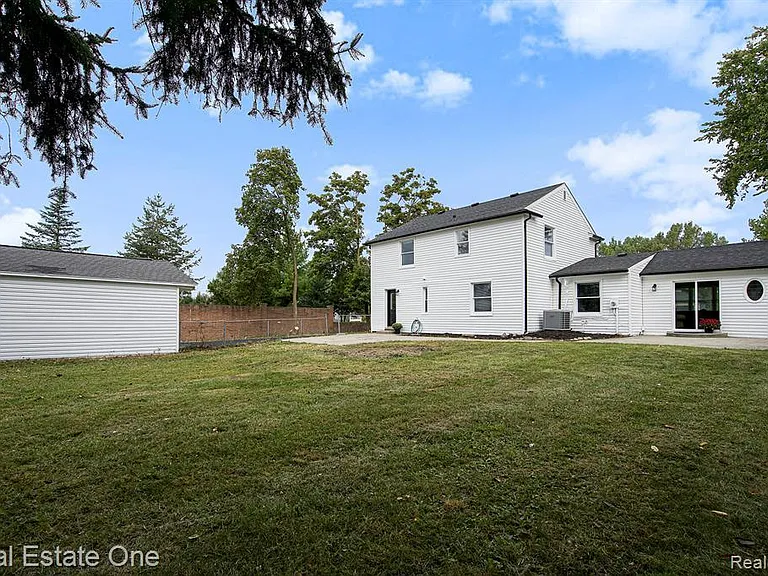 51275 Seven Mile Rd — Photo 25