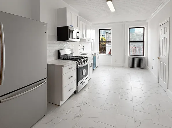 163 Bedford Avenue image 2 of 7