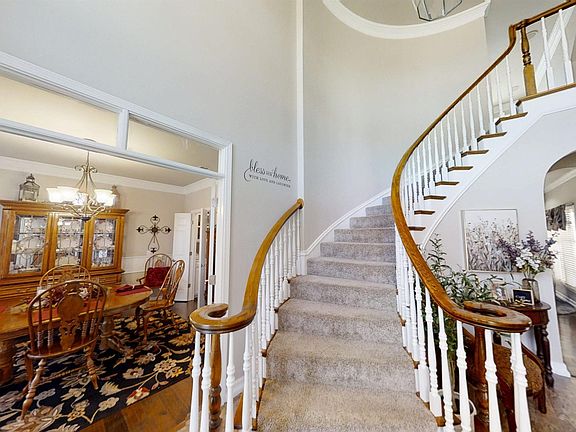 2nd image of 1920 Saint Andrews Dr