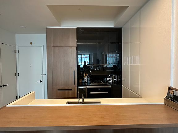 4th image of 196 Orchard St #9-B