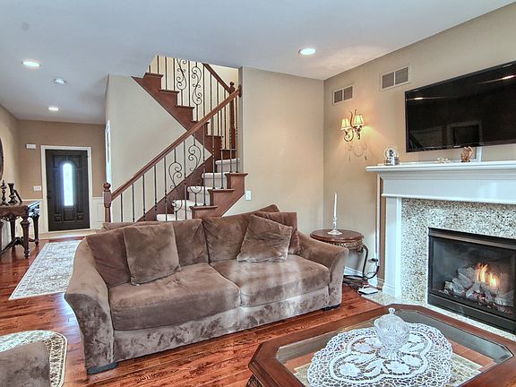 4th image of 14854 Stoney Brook Dr W