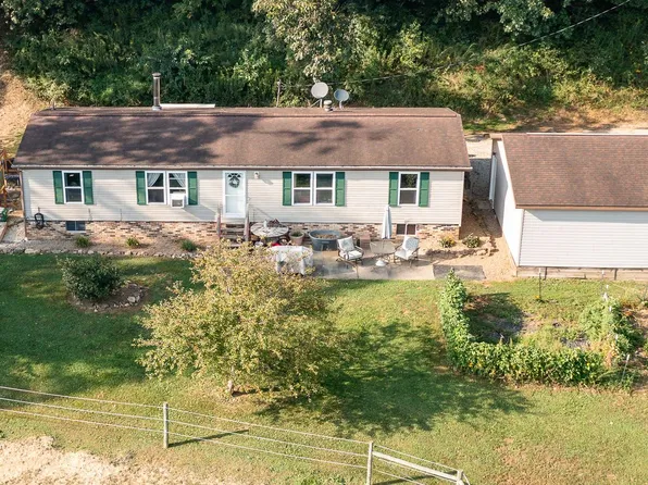1323 Brussel Rd NE, Carrollton, OH 44615