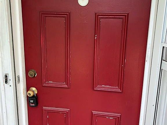 2nd image of 104 King St