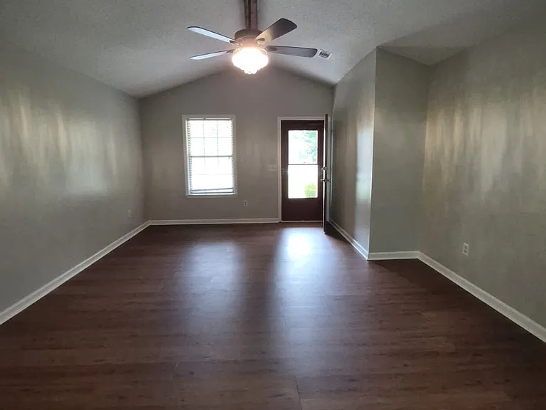 326 Nottingham Way — Photo 4