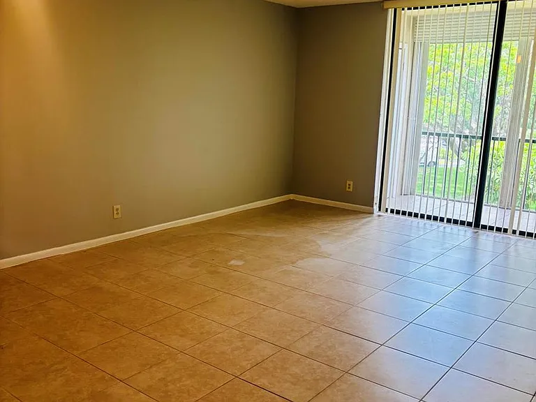 5190 Las Verdes Cir #315 — Photo 7
