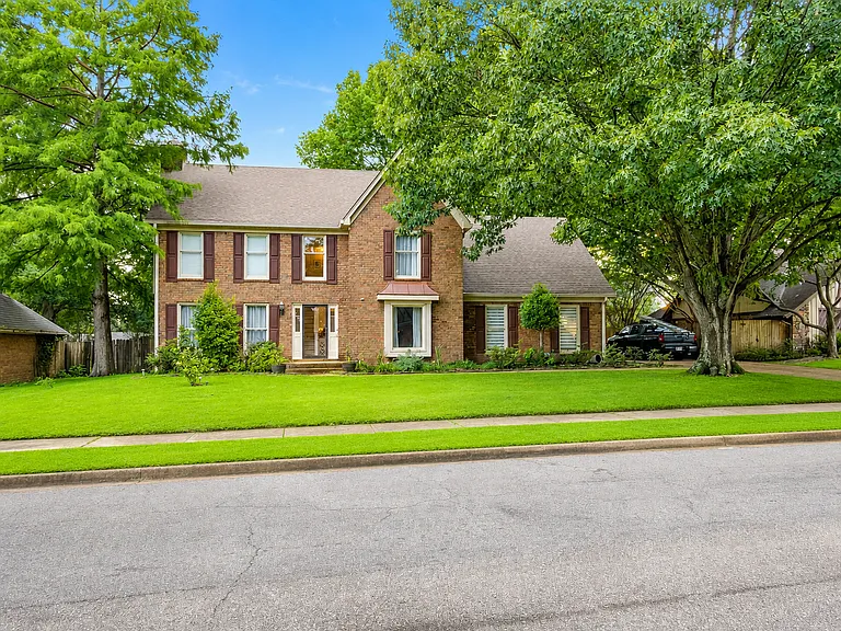 743 Grovewood Dr — Photo 1