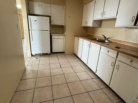 3rd image of 525 Wyandotte St W #505