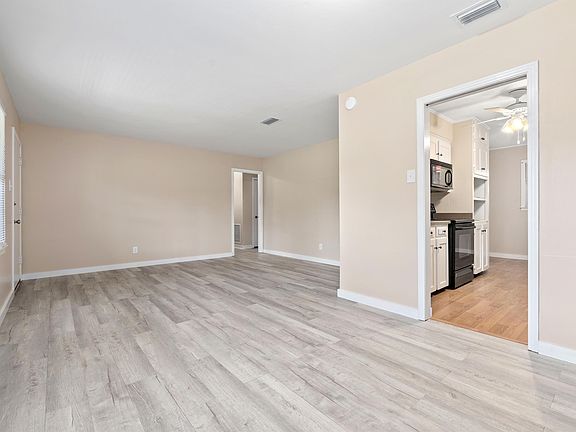 3rd image of 4440 Nicholl Dr