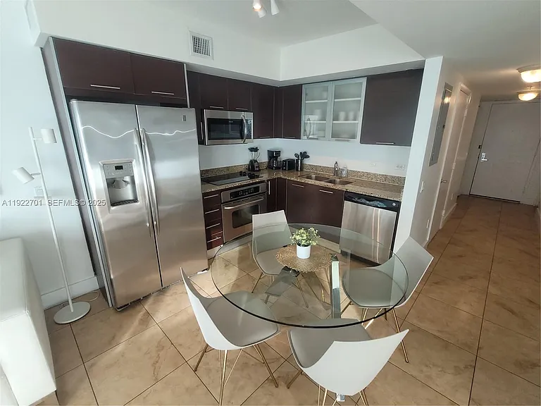 41 SE 5th St #710 — Photo 7