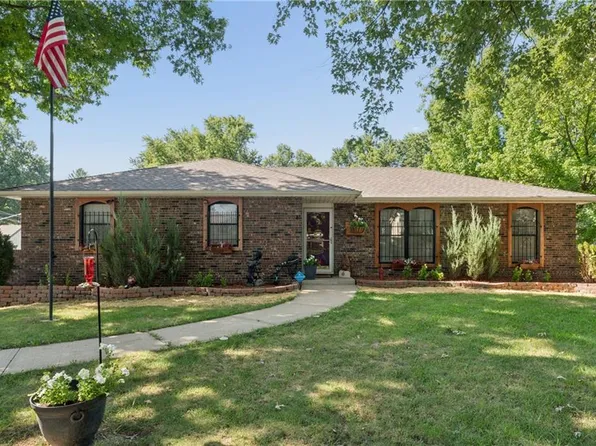 8203 New Jersey Ave, Kansas City, KS 66112