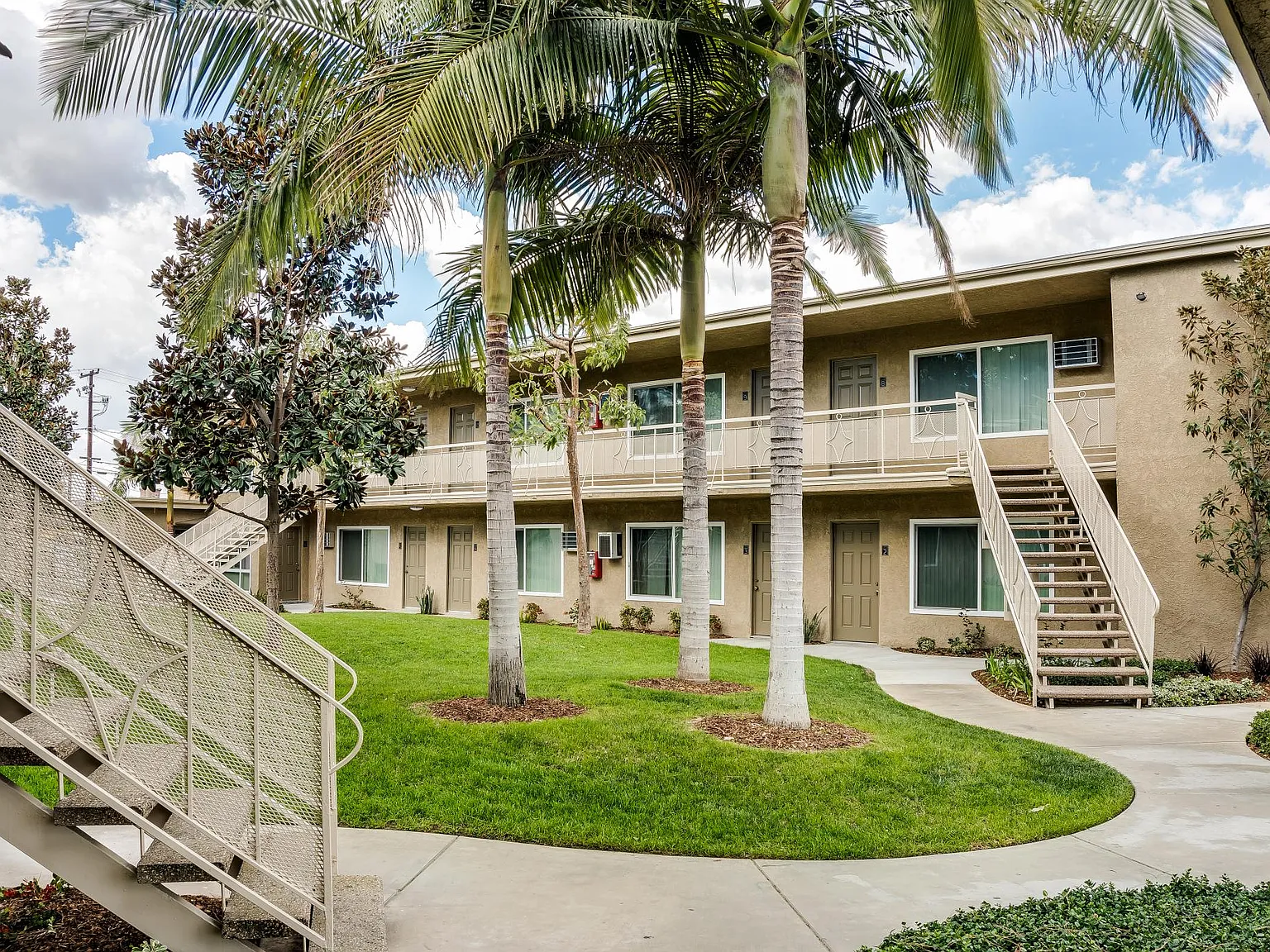Anaheim Park Apartments — Photo 3