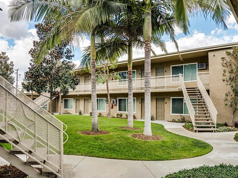 Anaheim Park Apartments — Photo 3