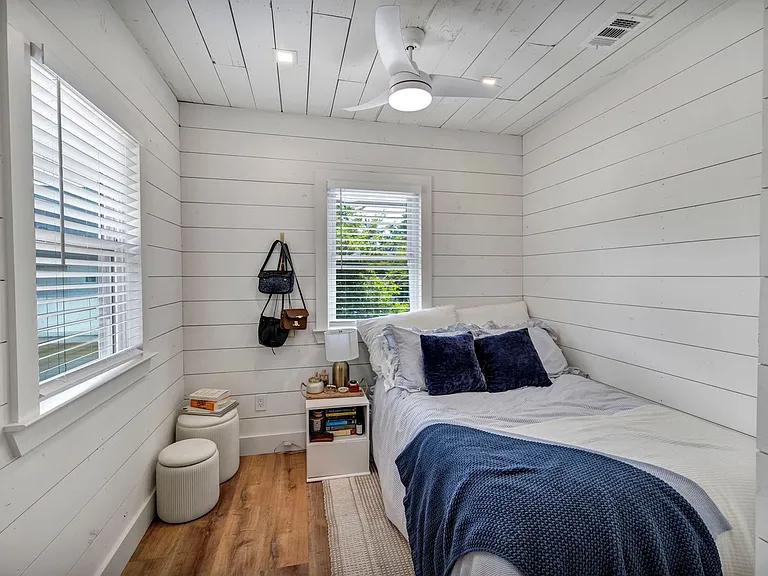 701 Harris Ave — Photo 32