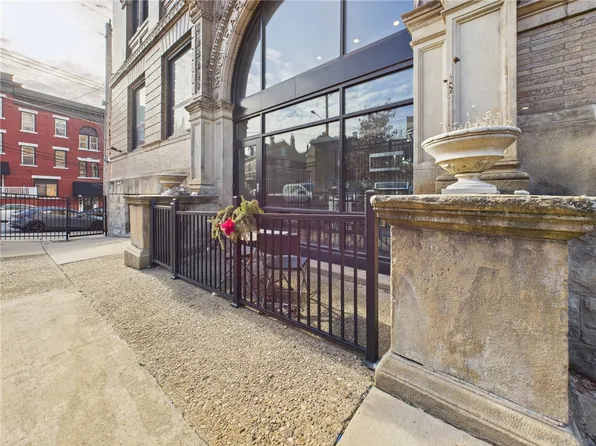 5267 Holmes St #205, Pittsburgh, PA 15201