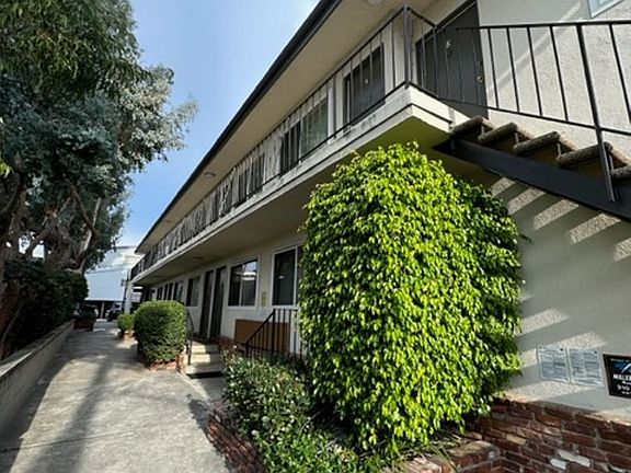 3rd image of 11621 Darlington Ave APT 14