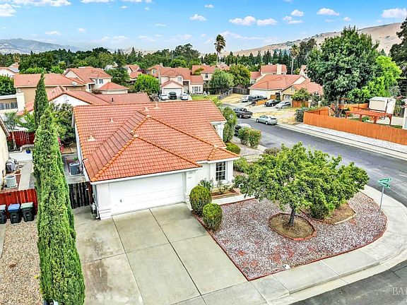 5th image of 2761 Woodmont Drive
