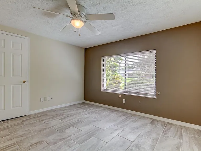 10406 Reclinata Ln — Photo 28