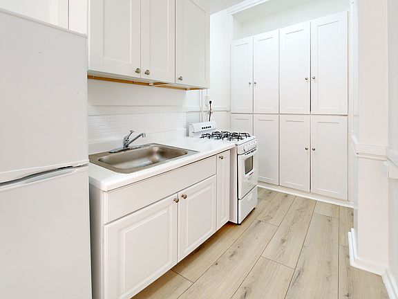 2nd image of 507 Taylor St #208