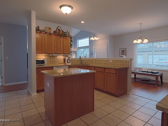 5th image of 930 Hill Ave