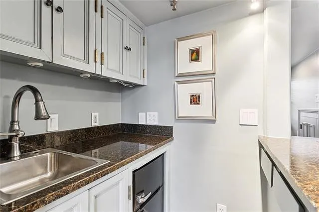 811 Burgundy St — Photo 21