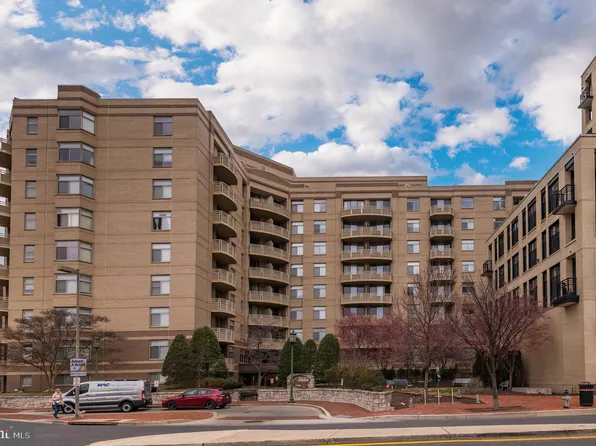 7111 Woodmont Ave APT 713, Bethesda, MD 20815