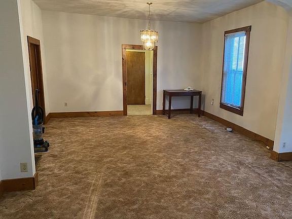 3rd image of 815 W Walnut St