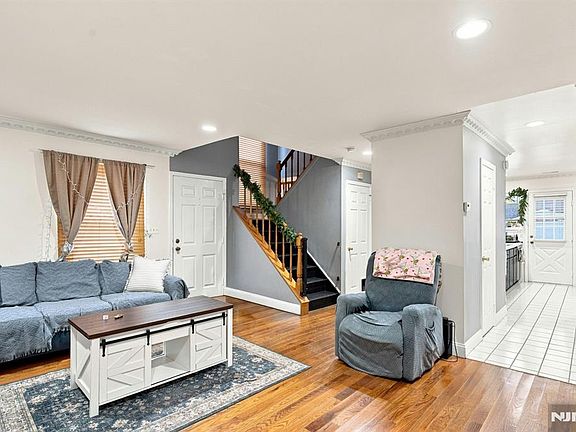 2nd image of 36 Byrnes Ln