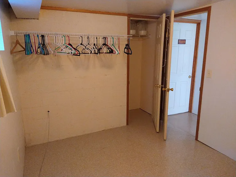 closet extra hanging self space
