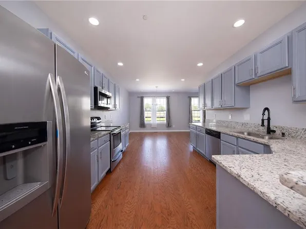 150 Hemisphere Cir, Newport News, VA 23601