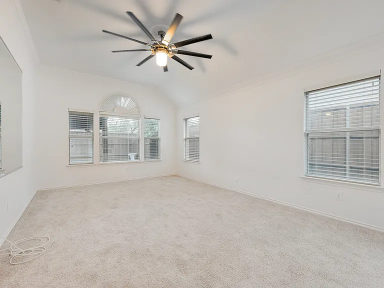608 Regency Trl — Photo 17