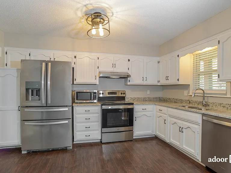 10447 N Cherry Dr — Photo 2
