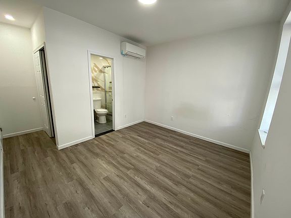 4th image of 246 Menahan St Floor 1