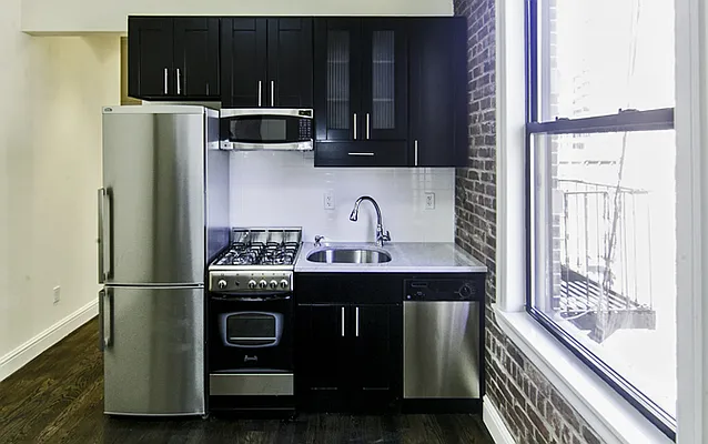 Rented by Icon Realty Management | media 10