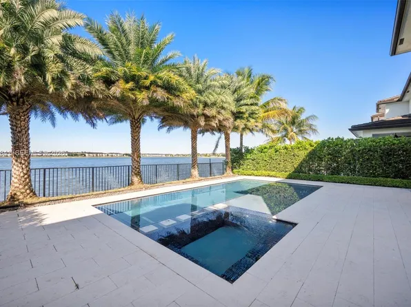 15722 NW 88th Ave, Miami Lakes, FL 33018