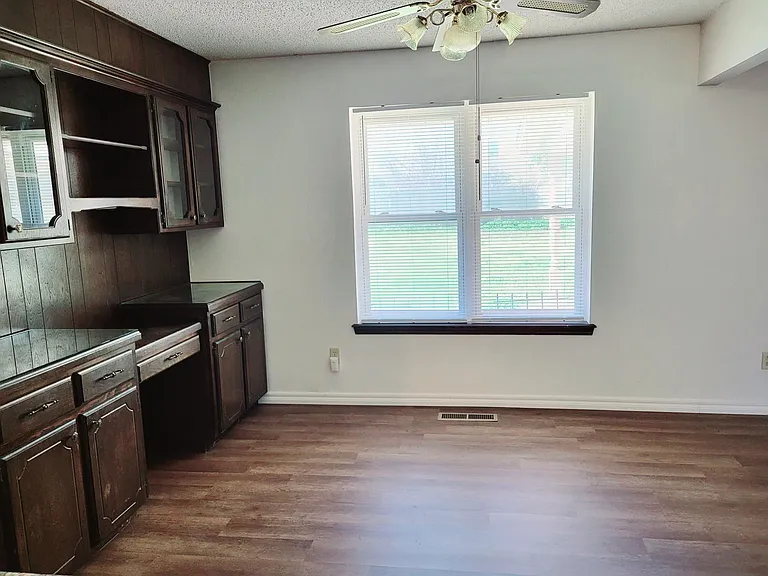 4909 Washington Sq — Photo 8