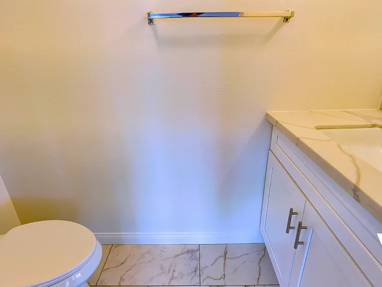Apartment F: Upgraded Kitchen & Bathrooms