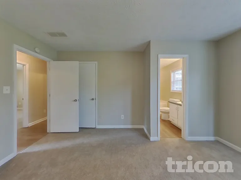 211 Robin Ln — Photo 8