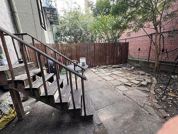 4th image of 862 Woodward Ave