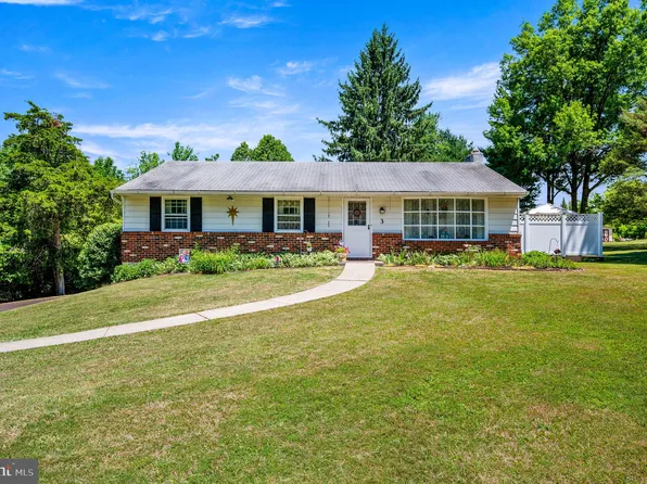 3 Pheasant Hill Rd, Sellersville, PA 18960