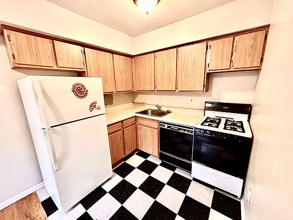 5th image of 3409 Cresson St APT 6