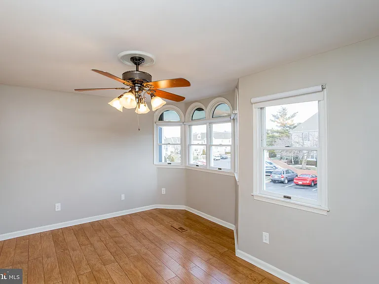1529 Margaret Ct — Photo 37