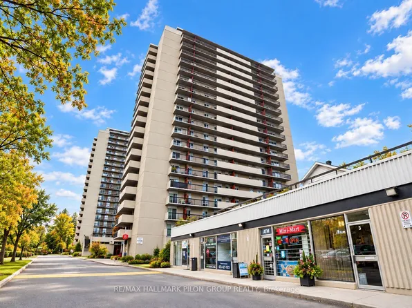 158 McArthur Ave #904, Ottawa, ON K1L 8E7