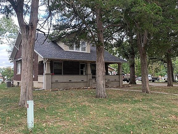2nd image of 810 N Green St